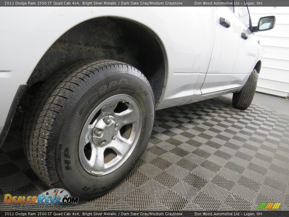 2011 Dodge Ram 1500 ST Quad Cab 4x4 Bright Silver Metallic / Dark Slate Gray/Medium Graystone Photo #14