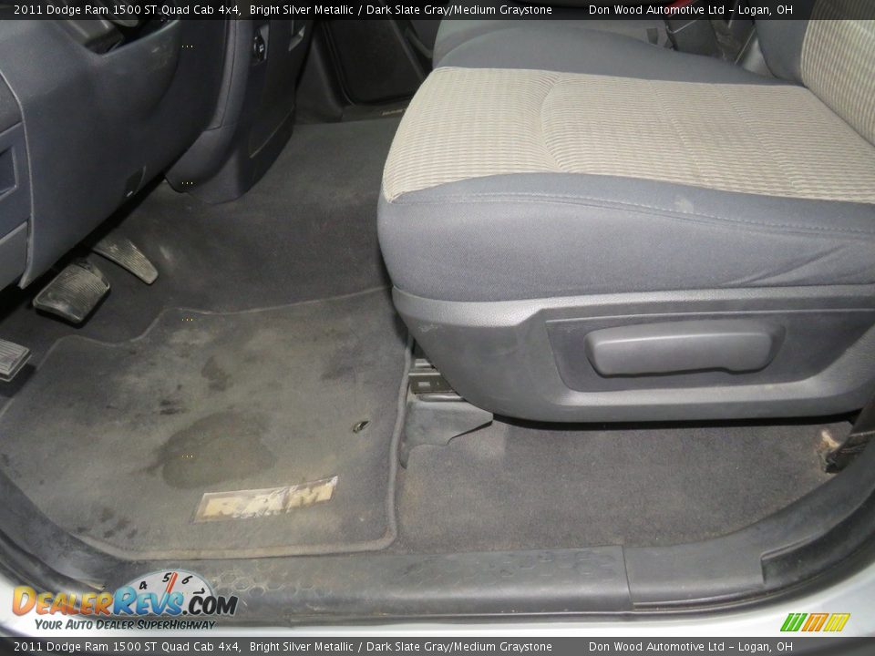 2011 Dodge Ram 1500 ST Quad Cab 4x4 Bright Silver Metallic / Dark Slate Gray/Medium Graystone Photo #16
