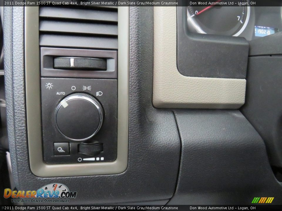 2011 Dodge Ram 1500 ST Quad Cab 4x4 Bright Silver Metallic / Dark Slate Gray/Medium Graystone Photo #28