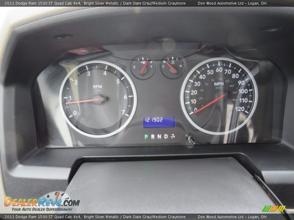 2011 Dodge Ram 1500 ST Quad Cab 4x4 Bright Silver Metallic / Dark Slate Gray/Medium Graystone Photo #29