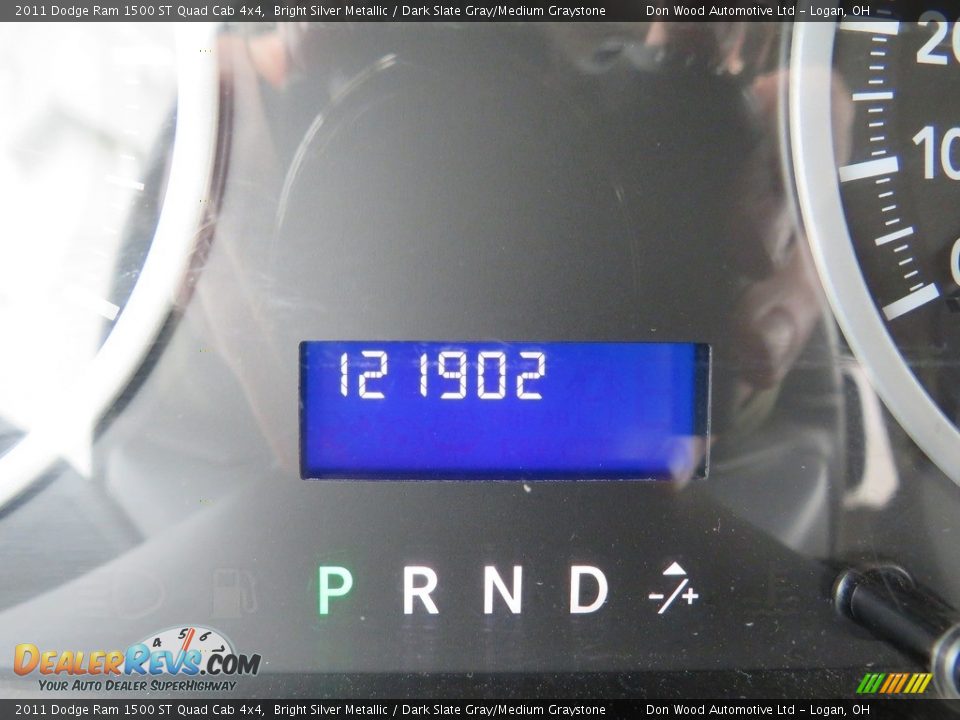 2011 Dodge Ram 1500 ST Quad Cab 4x4 Bright Silver Metallic / Dark Slate Gray/Medium Graystone Photo #30