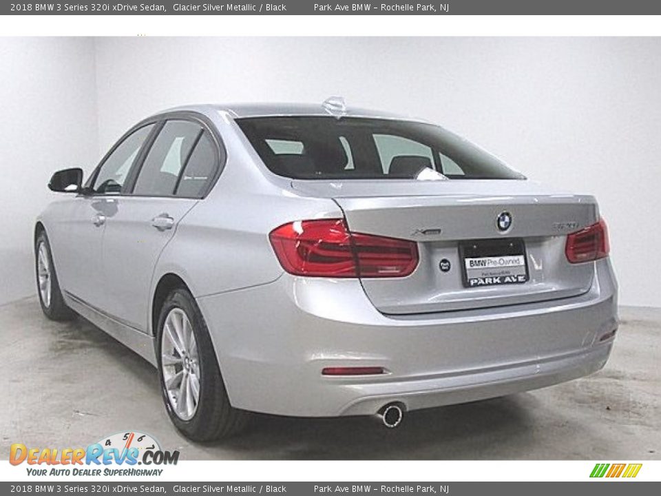 2018 BMW 3 Series 320i xDrive Sedan Glacier Silver Metallic / Black Photo #2