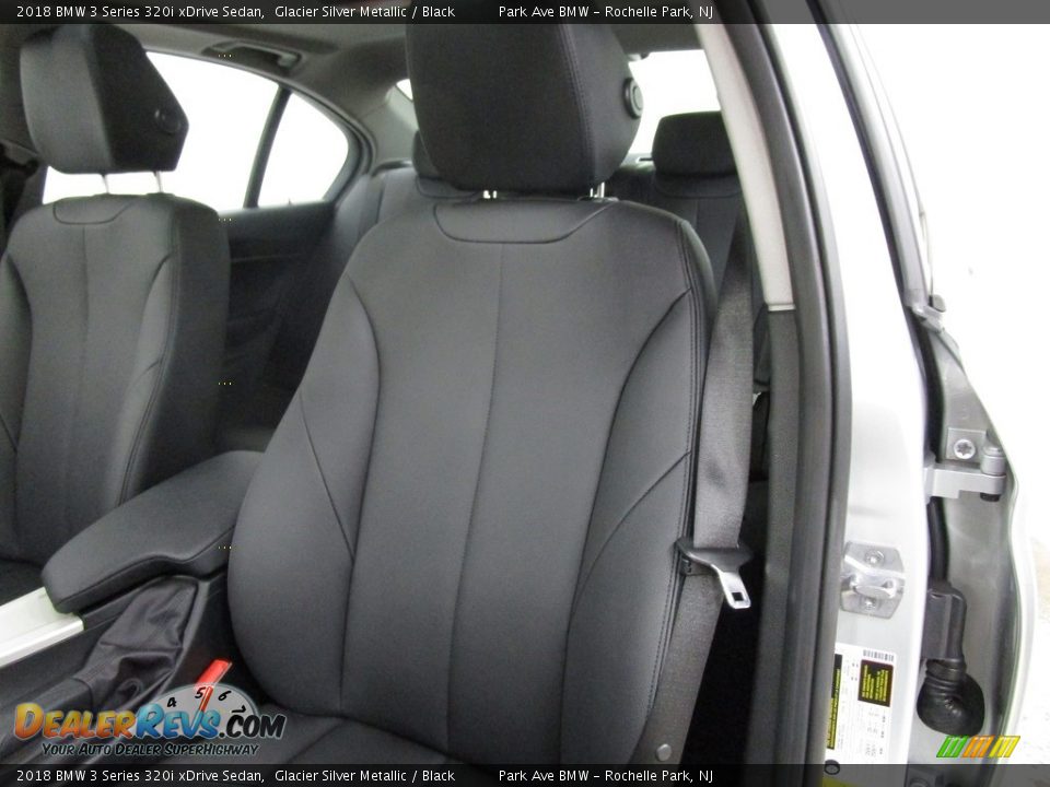 2018 BMW 3 Series 320i xDrive Sedan Glacier Silver Metallic / Black Photo #8