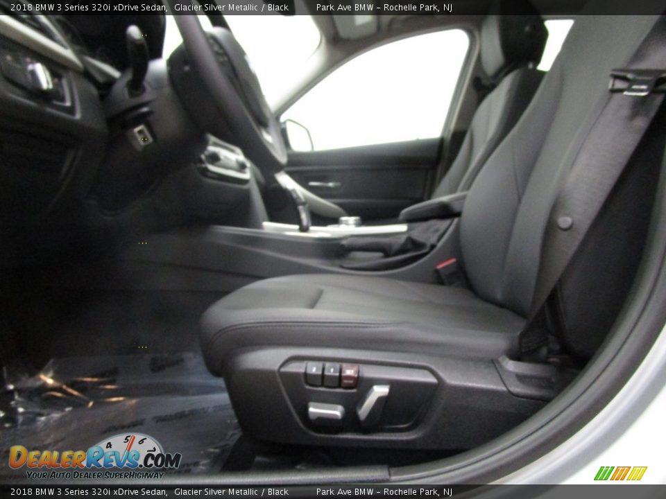 2018 BMW 3 Series 320i xDrive Sedan Glacier Silver Metallic / Black Photo #9