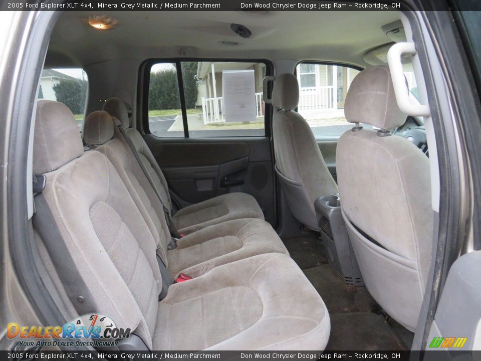 2005 Ford Explorer XLT 4x4 Mineral Grey Metallic / Medium Parchment Photo #29