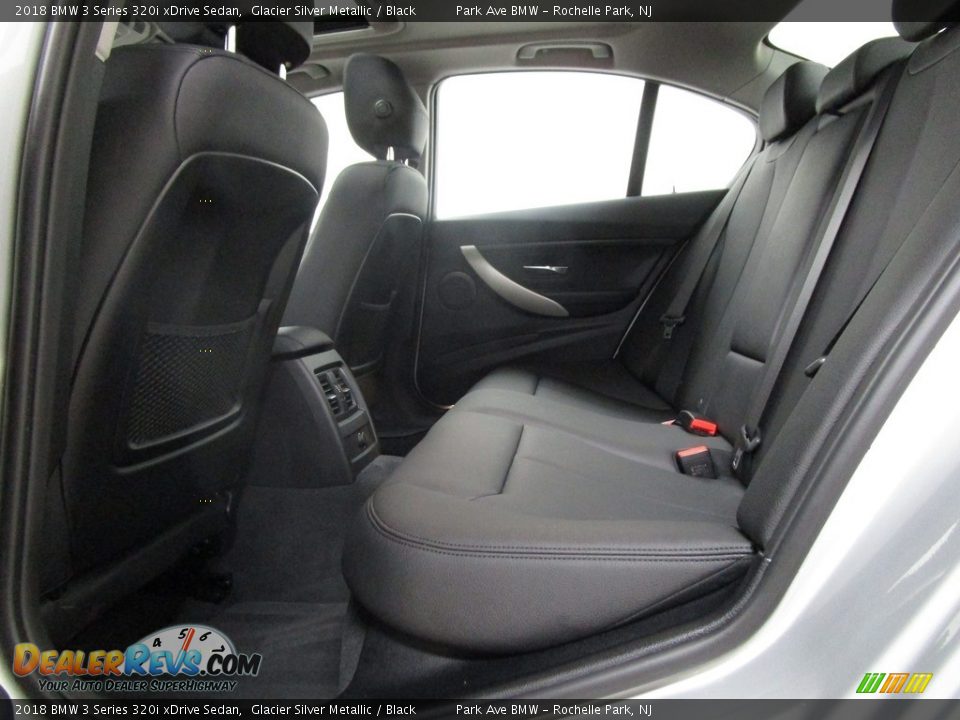 2018 BMW 3 Series 320i xDrive Sedan Glacier Silver Metallic / Black Photo #12