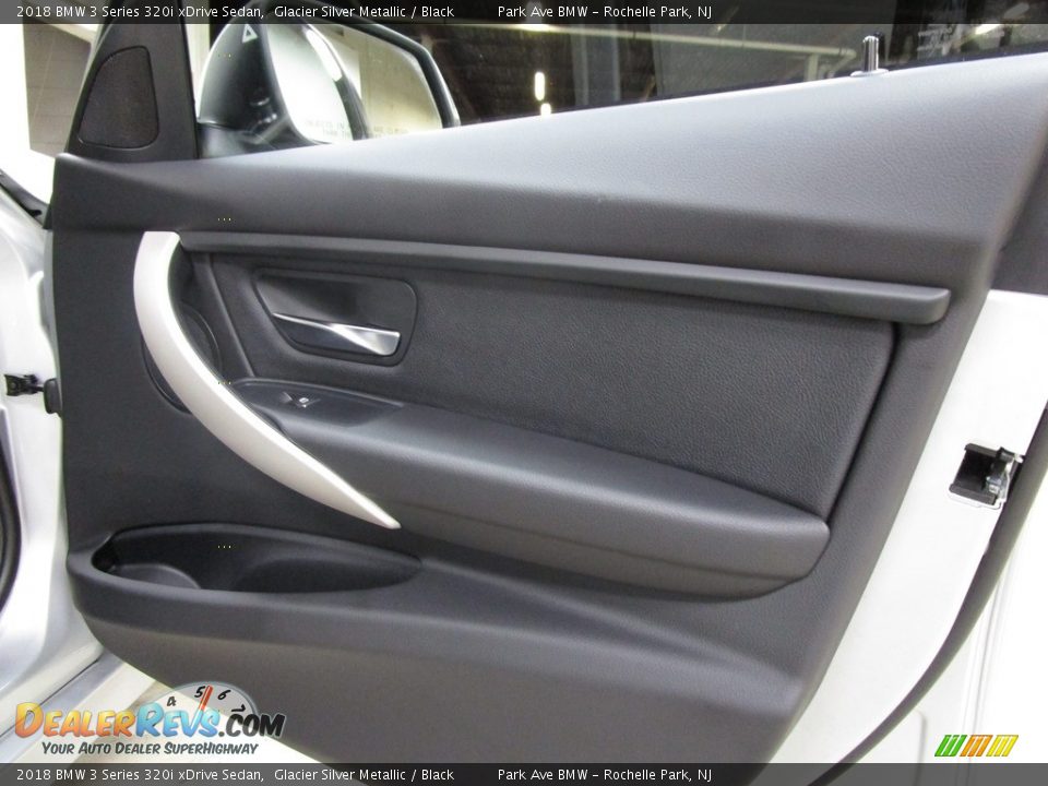 2018 BMW 3 Series 320i xDrive Sedan Glacier Silver Metallic / Black Photo #13