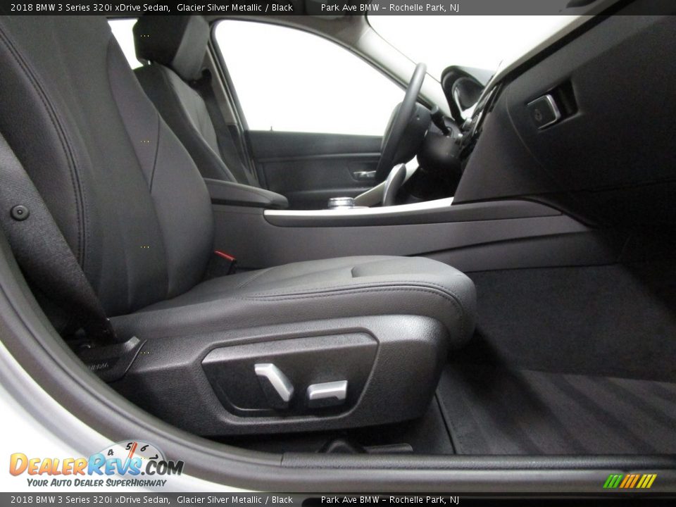 2018 BMW 3 Series 320i xDrive Sedan Glacier Silver Metallic / Black Photo #15