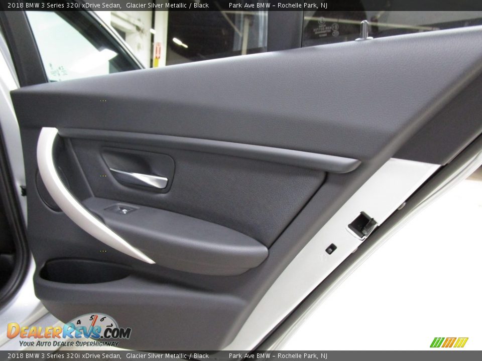 2018 BMW 3 Series 320i xDrive Sedan Glacier Silver Metallic / Black Photo #16