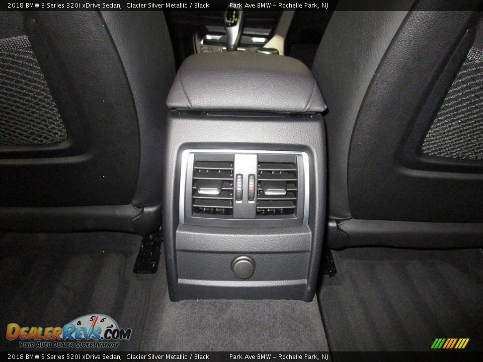 2018 BMW 3 Series 320i xDrive Sedan Glacier Silver Metallic / Black Photo #19