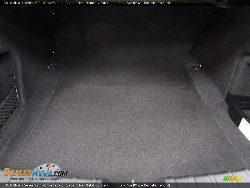 2018 BMW 3 Series 320i xDrive Sedan Glacier Silver Metallic / Black Photo #20