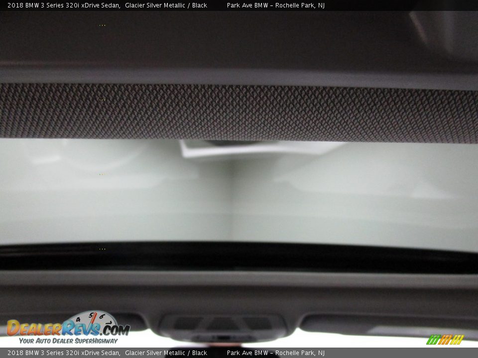 2018 BMW 3 Series 320i xDrive Sedan Glacier Silver Metallic / Black Photo #21