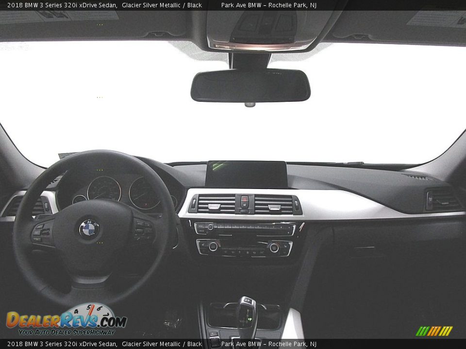 2018 BMW 3 Series 320i xDrive Sedan Glacier Silver Metallic / Black Photo #22