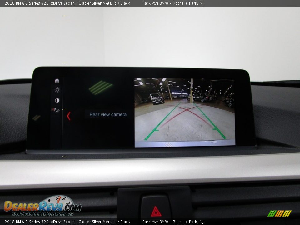 2018 BMW 3 Series 320i xDrive Sedan Glacier Silver Metallic / Black Photo #26