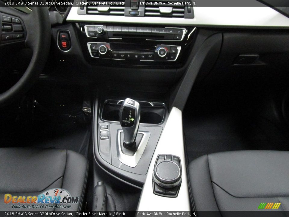 2018 BMW 3 Series 320i xDrive Sedan Glacier Silver Metallic / Black Photo #27