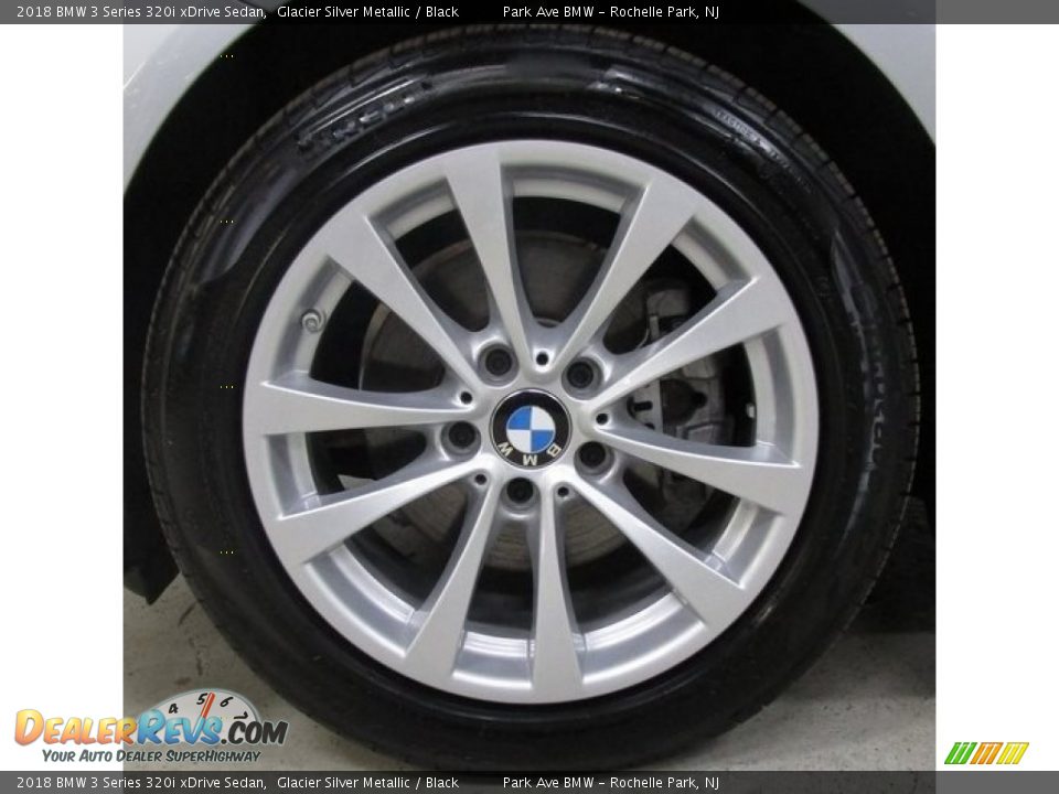 2018 BMW 3 Series 320i xDrive Sedan Glacier Silver Metallic / Black Photo #28