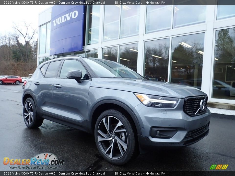 Front 3/4 View of 2019 Volvo XC40 T5 R-Design AWD Photo #1