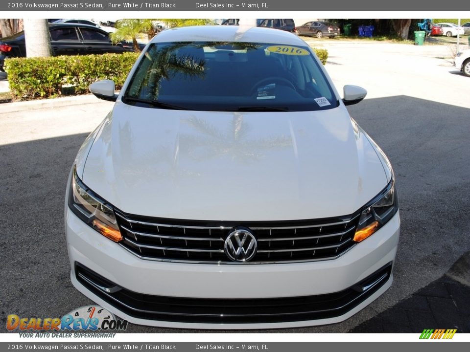 2016 Volkswagen Passat S Sedan Pure White / Titan Black Photo #3