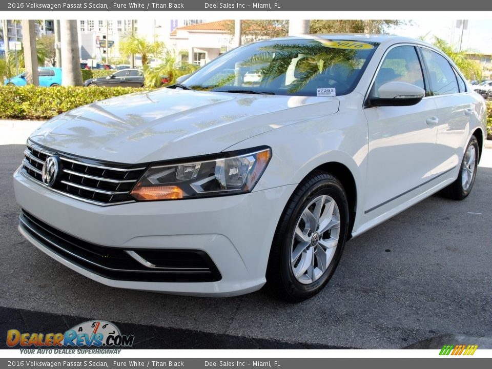 2016 Volkswagen Passat S Sedan Pure White / Titan Black Photo #5