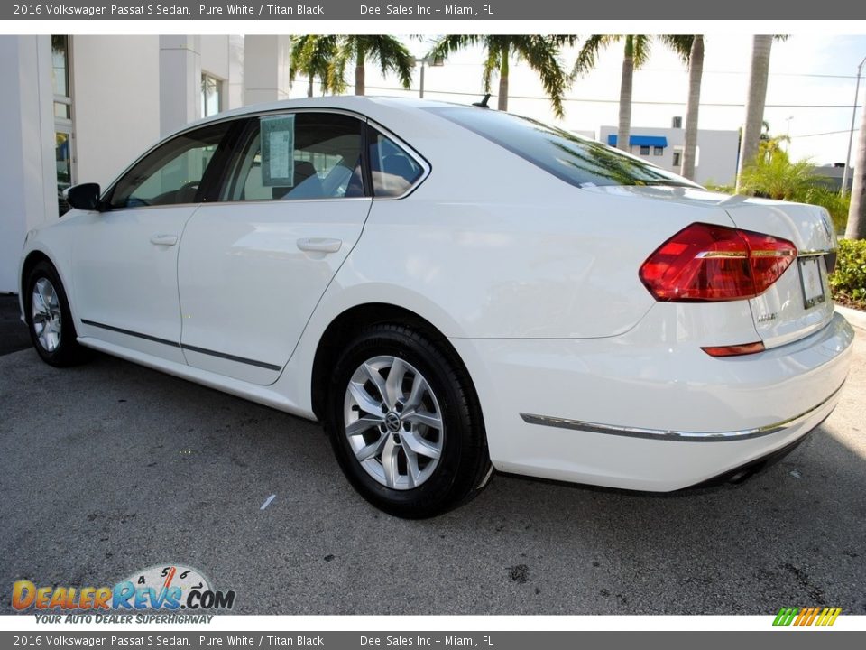 2016 Volkswagen Passat S Sedan Pure White / Titan Black Photo #7