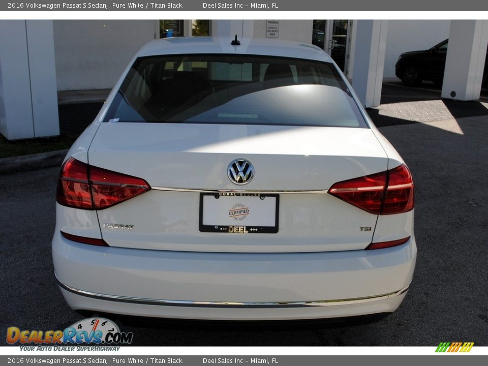 2016 Volkswagen Passat S Sedan Pure White / Titan Black Photo #8