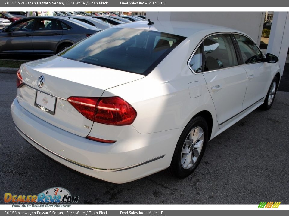 2016 Volkswagen Passat S Sedan Pure White / Titan Black Photo #9