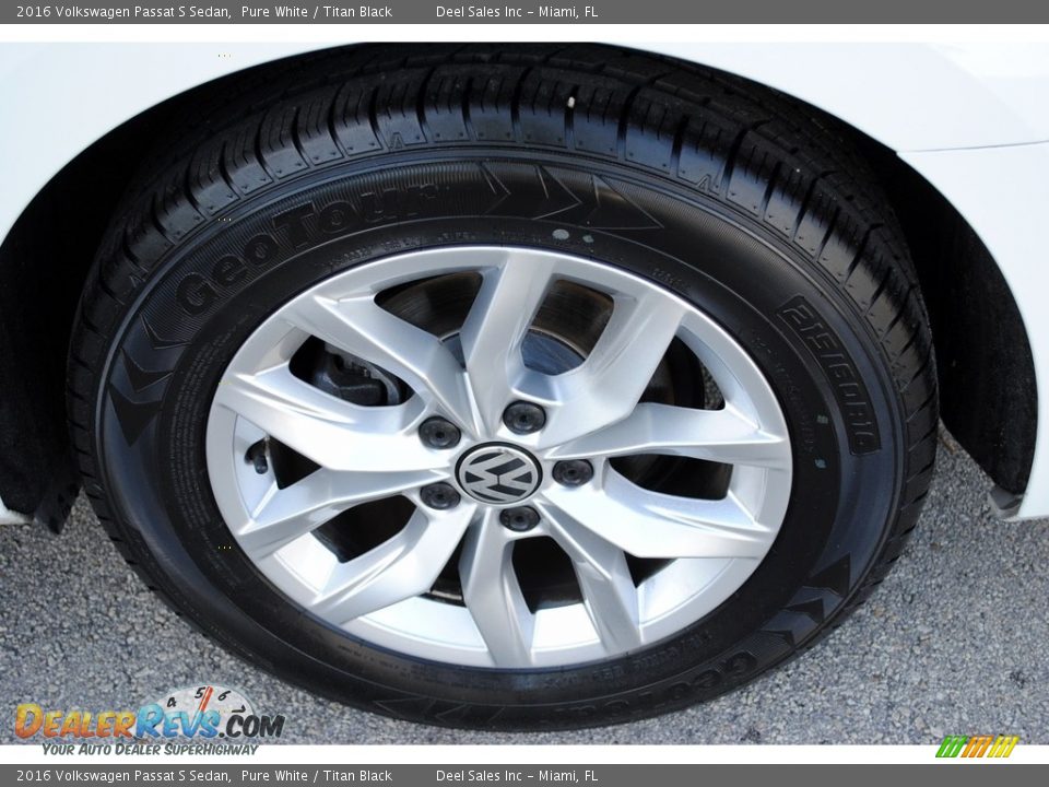 2016 Volkswagen Passat S Sedan Pure White / Titan Black Photo #10