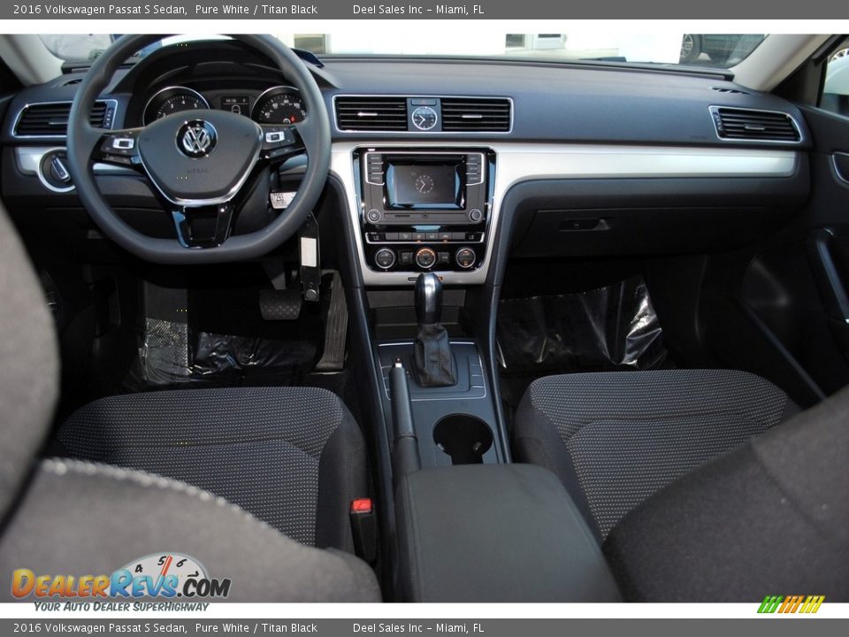 2016 Volkswagen Passat S Sedan Pure White / Titan Black Photo #12