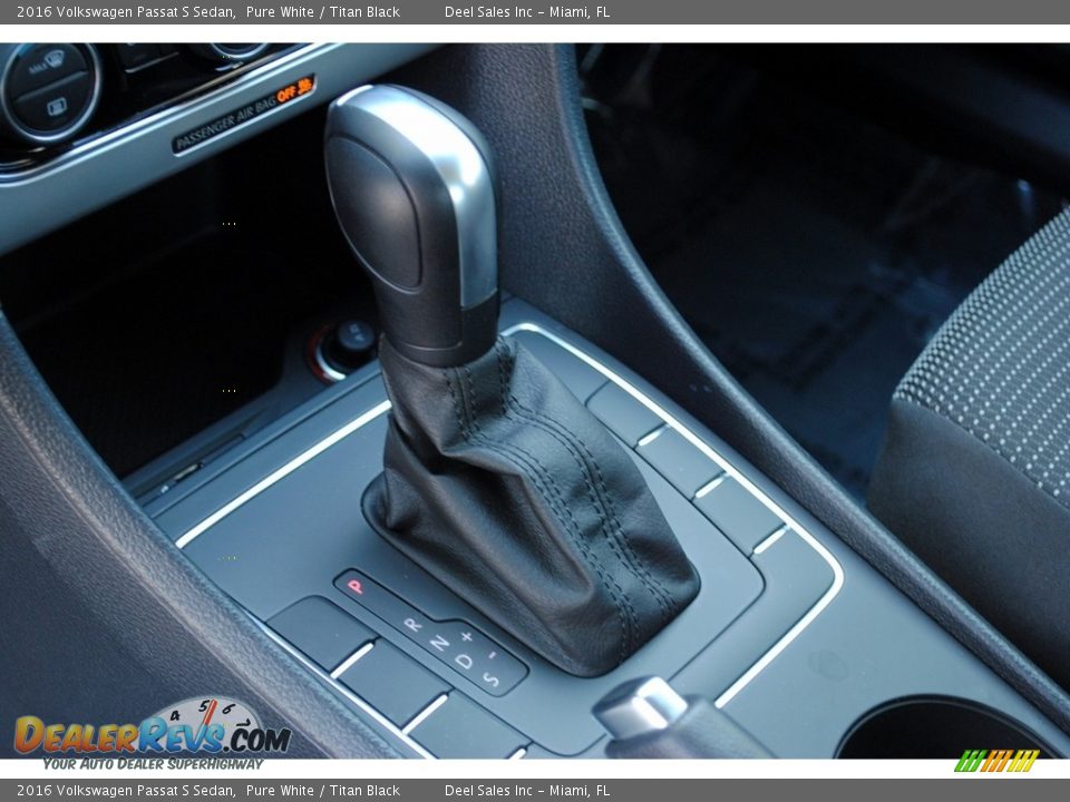 2016 Volkswagen Passat S Sedan Pure White / Titan Black Photo #14