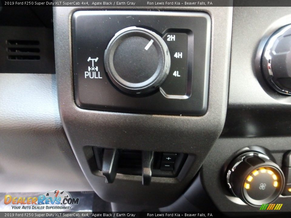 2019 Ford F250 Super Duty XLT SuperCab 4x4 Agate Black / Earth Gray Photo #17