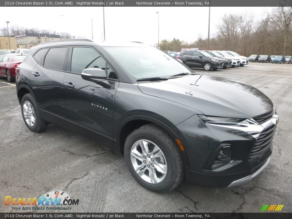 Front 3/4 View of 2019 Chevrolet Blazer 3.6L Cloth AWD Photo #7