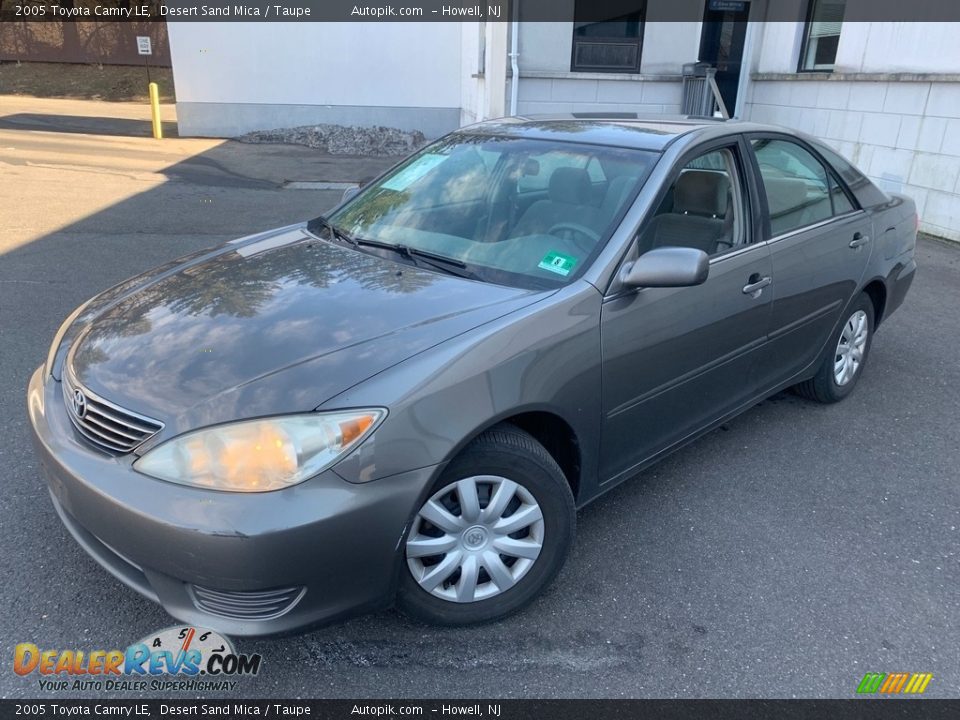 2005 Toyota Camry LE Desert Sand Mica / Taupe Photo #2