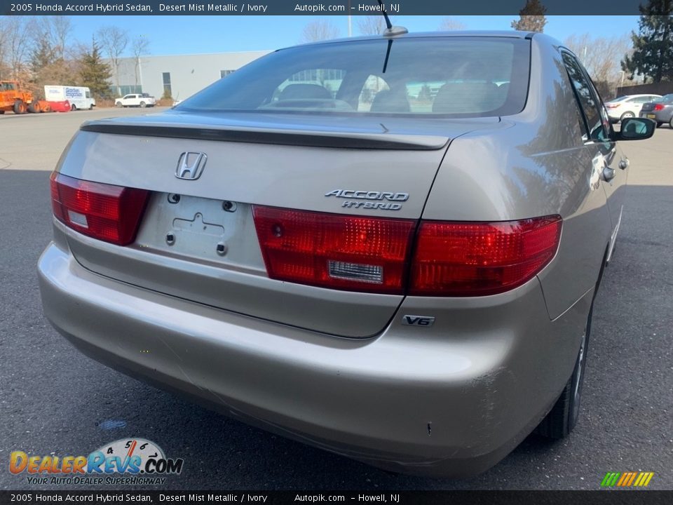 2005 Honda Accord Hybrid Sedan Desert Mist Metallic / Ivory Photo #13
