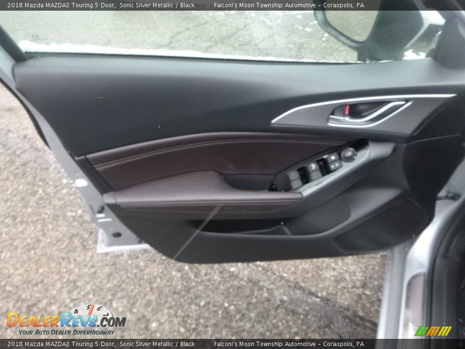 2018 Mazda MAZDA3 Touring 5 Door Sonic Silver Metallic / Black Photo #11