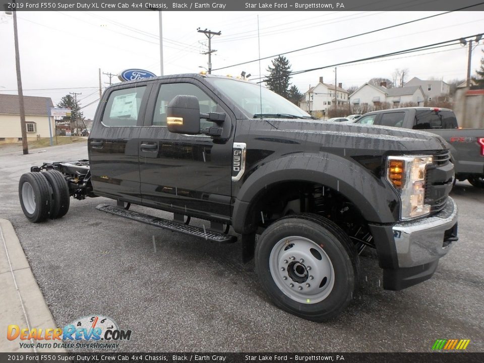 Front 3/4 View of 2019 Ford F550 Super Duty XL Crew Cab 4x4 Chassis Photo #3