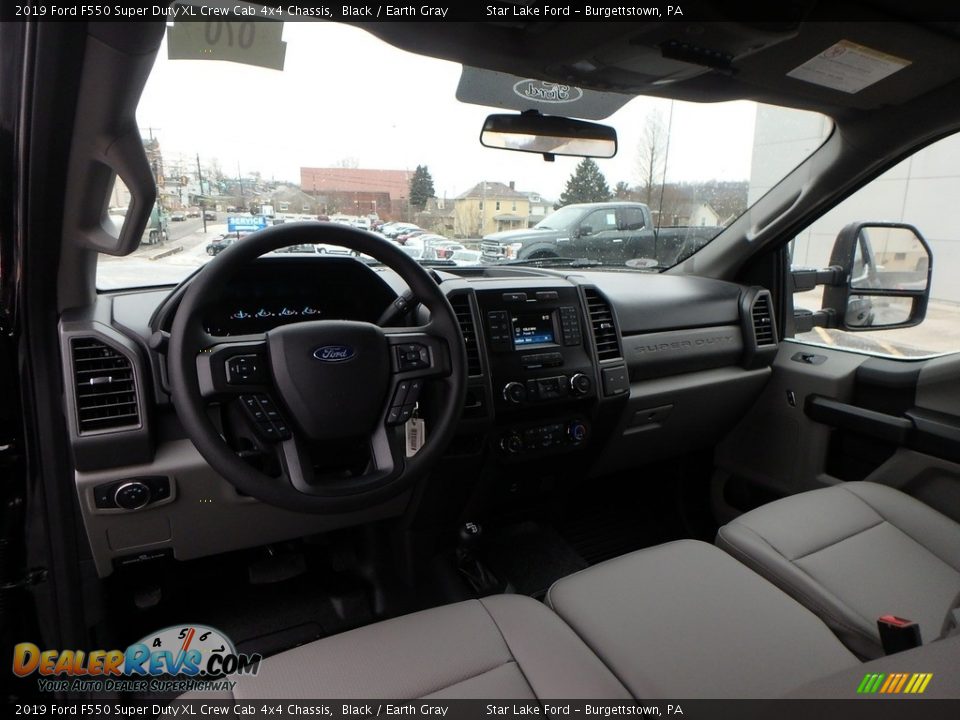 2019 Ford F550 Super Duty XL Crew Cab 4x4 Chassis Black / Earth Gray Photo #11