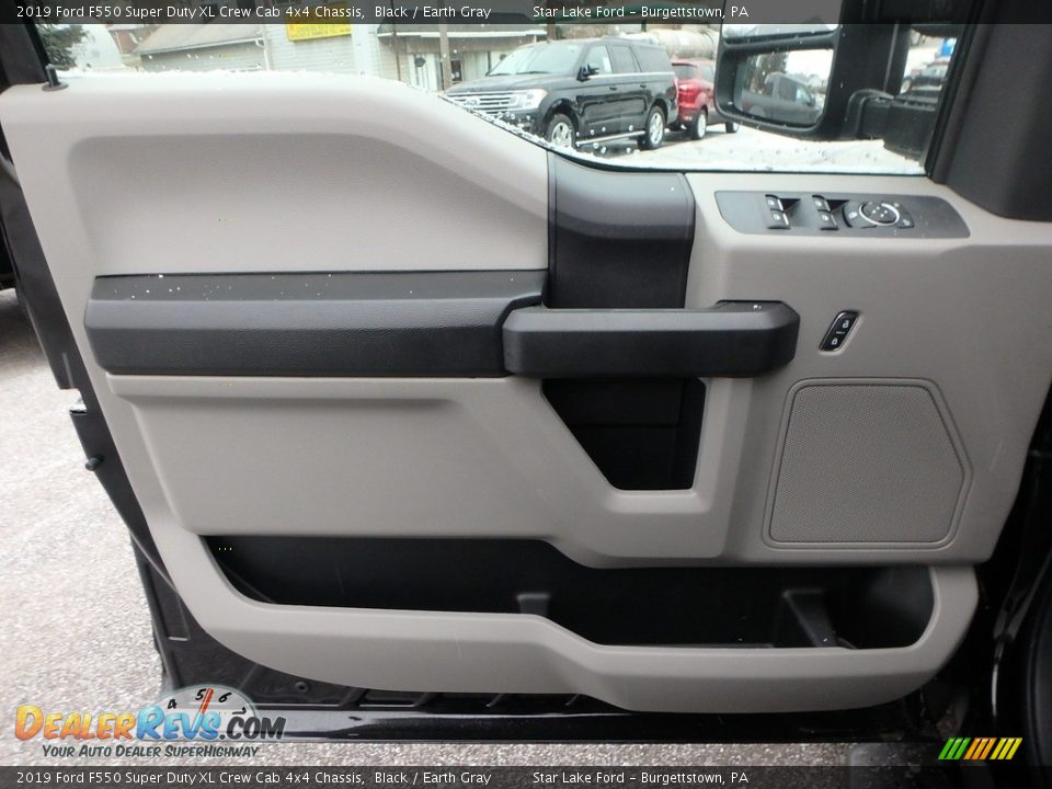 2019 Ford F550 Super Duty XL Crew Cab 4x4 Chassis Black / Earth Gray Photo #12
