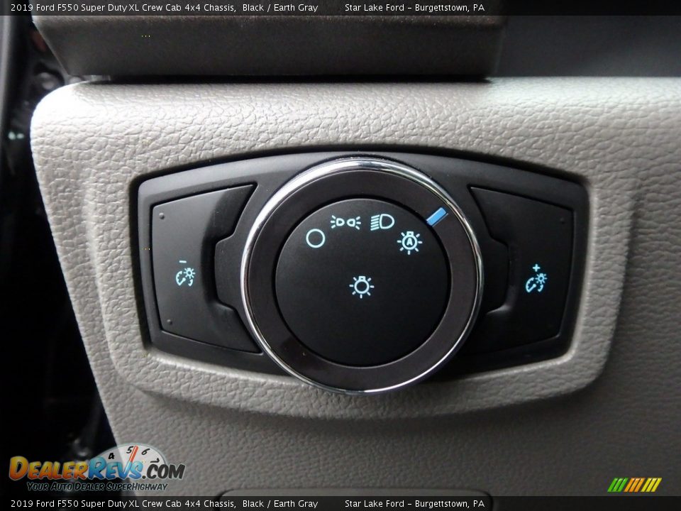 Controls of 2019 Ford F550 Super Duty XL Crew Cab 4x4 Chassis Photo #13