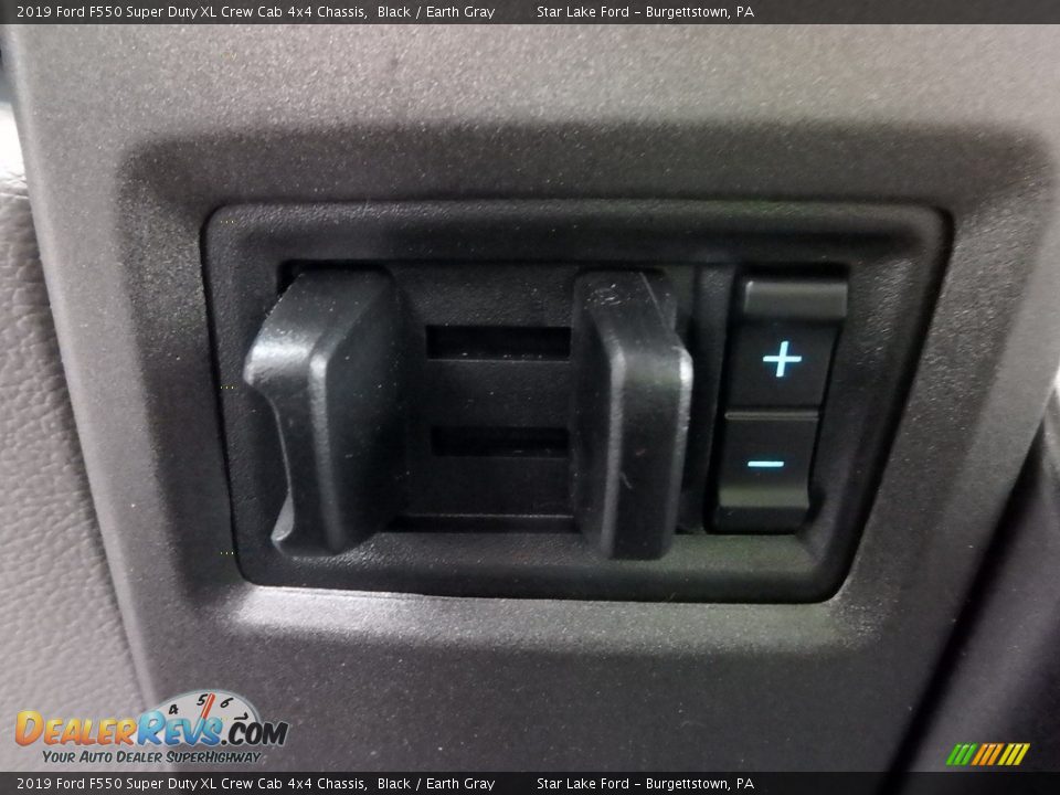2019 Ford F550 Super Duty XL Crew Cab 4x4 Chassis Black / Earth Gray Photo #17