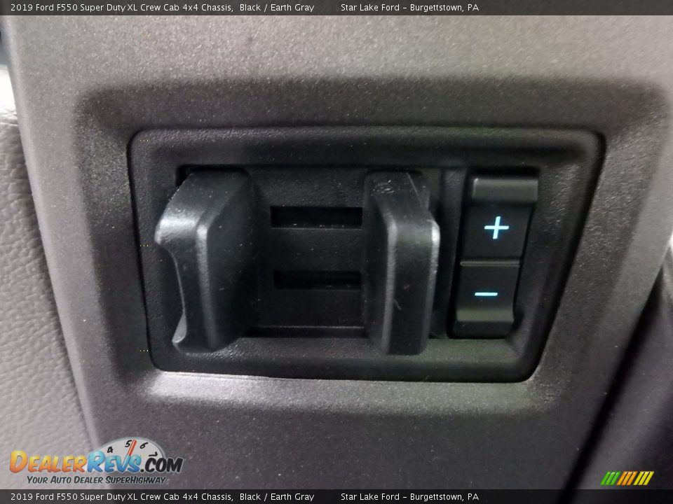 2019 Ford F550 Super Duty XL Crew Cab 4x4 Chassis Black / Earth Gray Photo #17