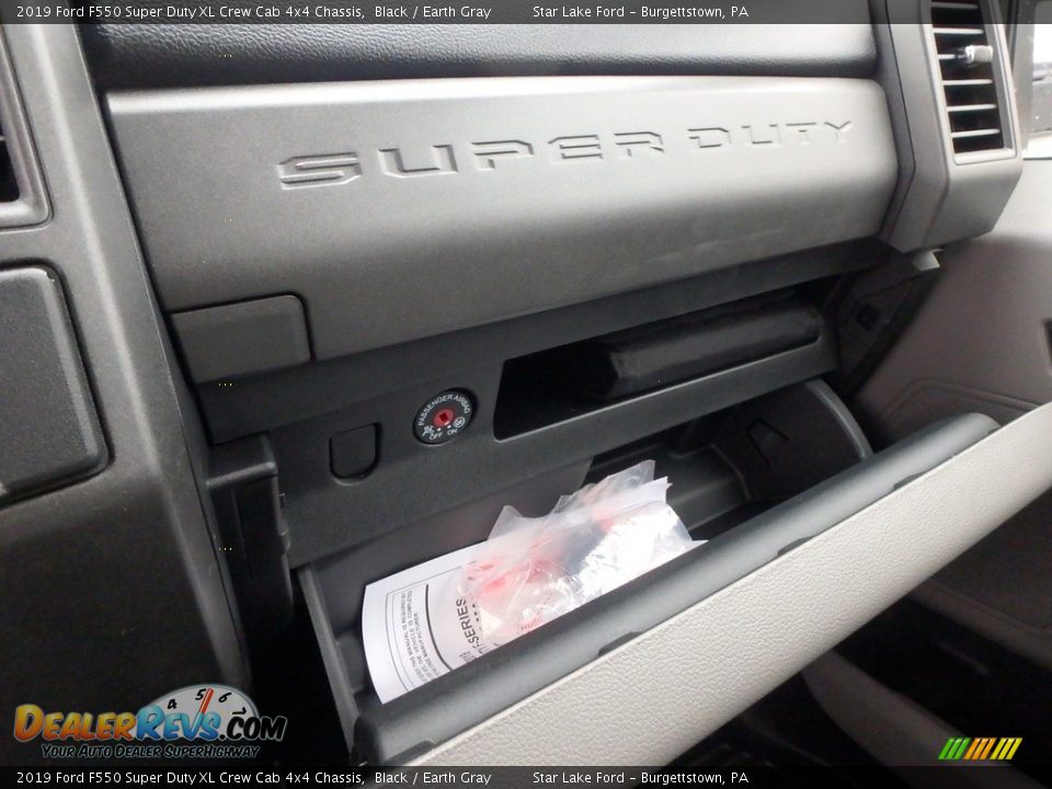 2019 Ford F550 Super Duty XL Crew Cab 4x4 Chassis Black / Earth Gray Photo #20