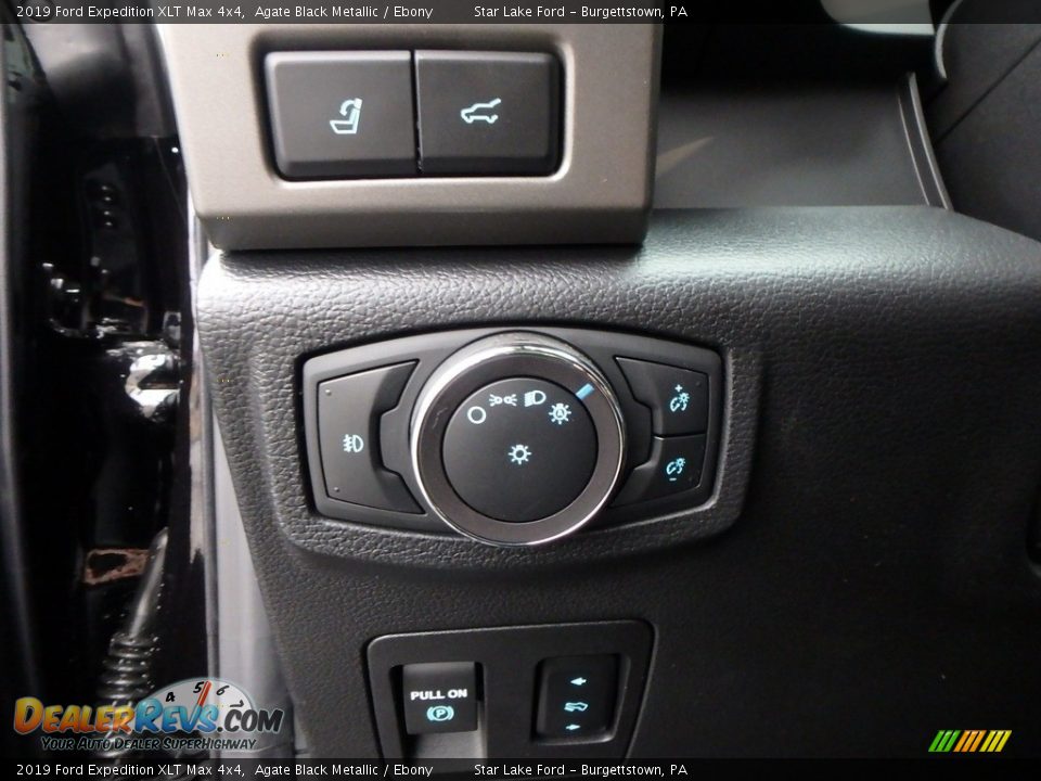 Controls of 2019 Ford Expedition XLT Max 4x4 Photo #17