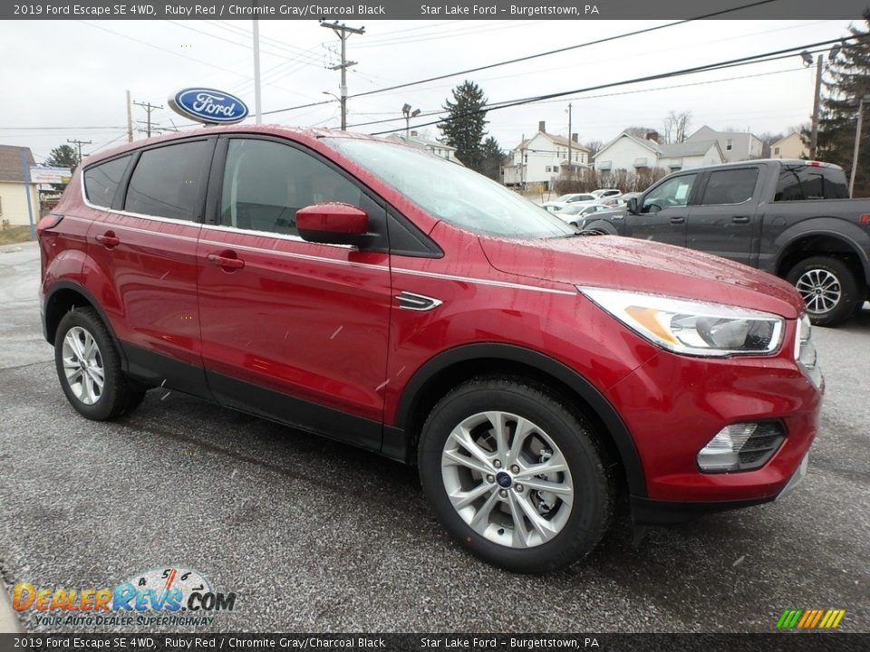 2019 Ford Escape SE 4WD Ruby Red / Chromite Gray/Charcoal Black Photo #3