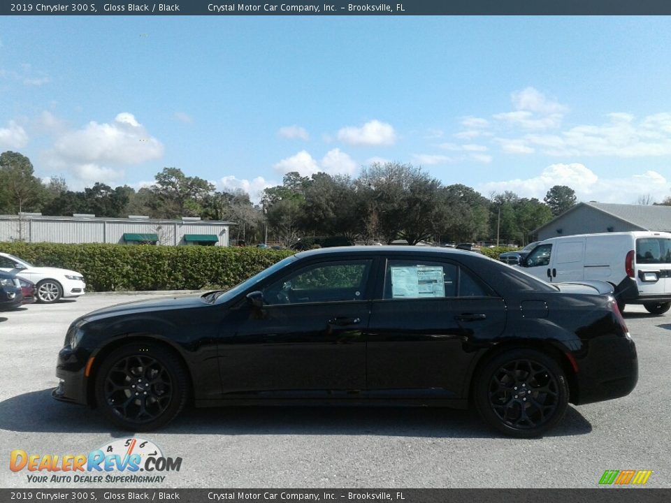 2019 Chrysler 300 S Gloss Black / Black Photo #2