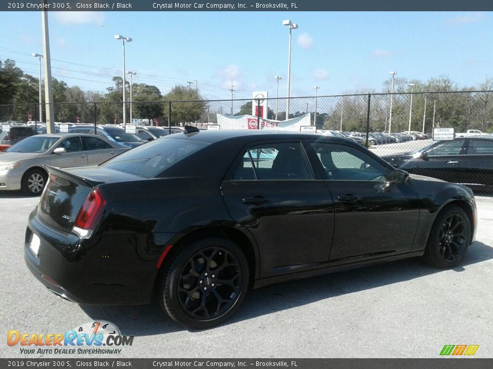 2019 Chrysler 300 S Gloss Black / Black Photo #5