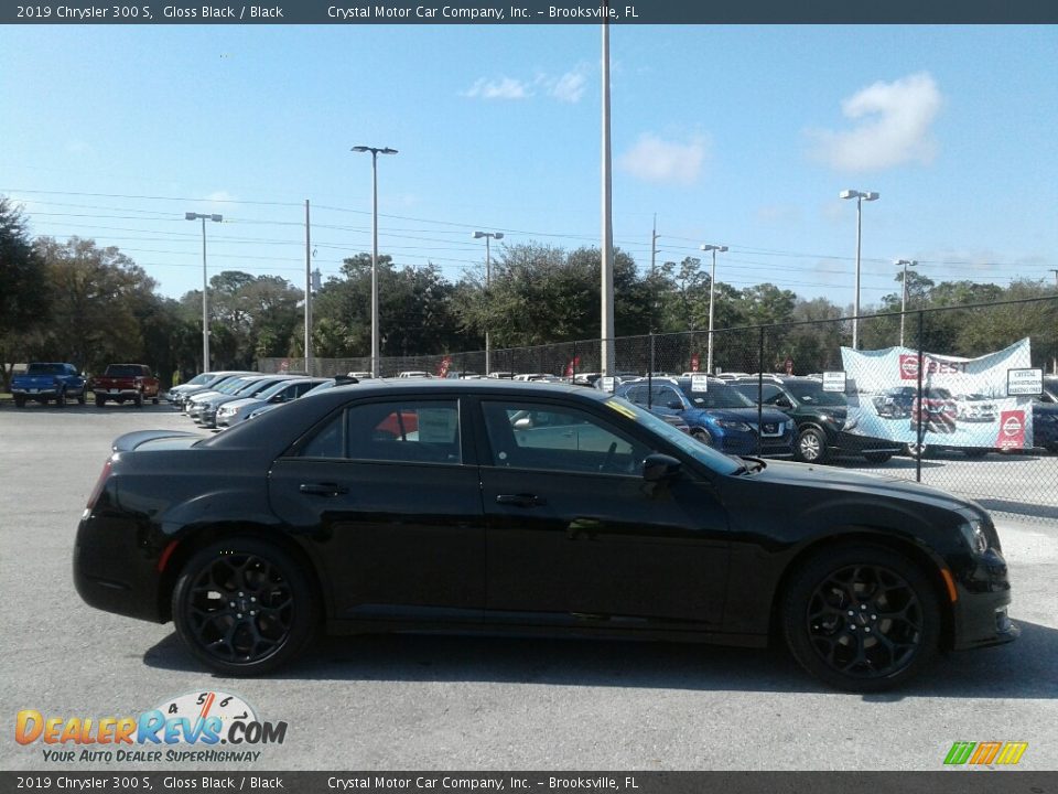 2019 Chrysler 300 S Gloss Black / Black Photo #6