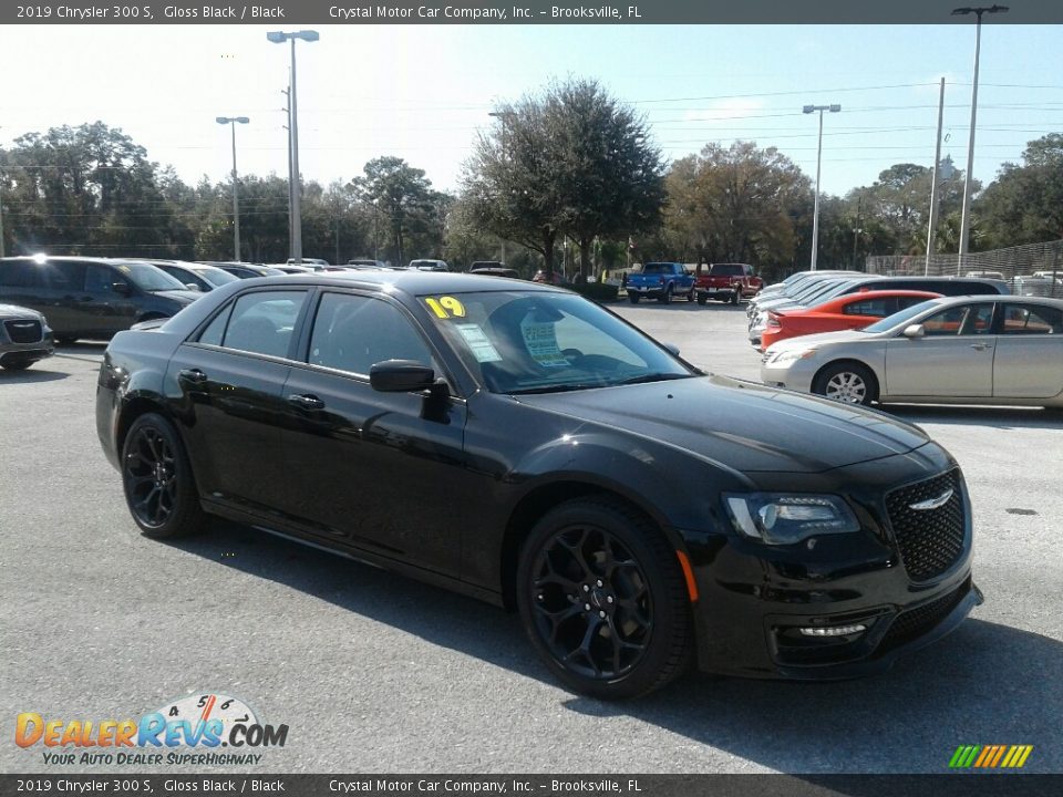 2019 Chrysler 300 S Gloss Black / Black Photo #7