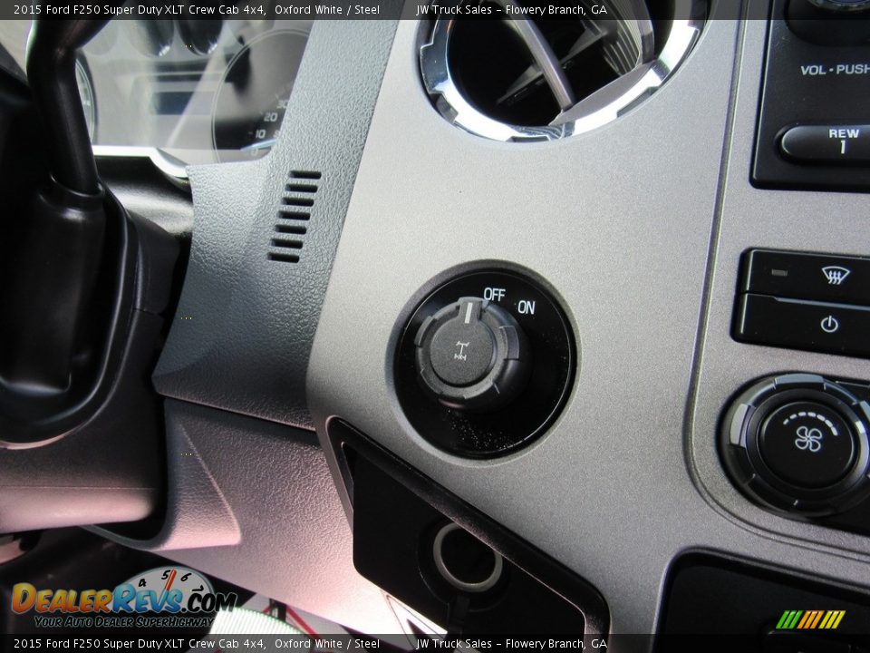 2015 Ford F250 Super Duty XLT Crew Cab 4x4 Oxford White / Steel Photo #16