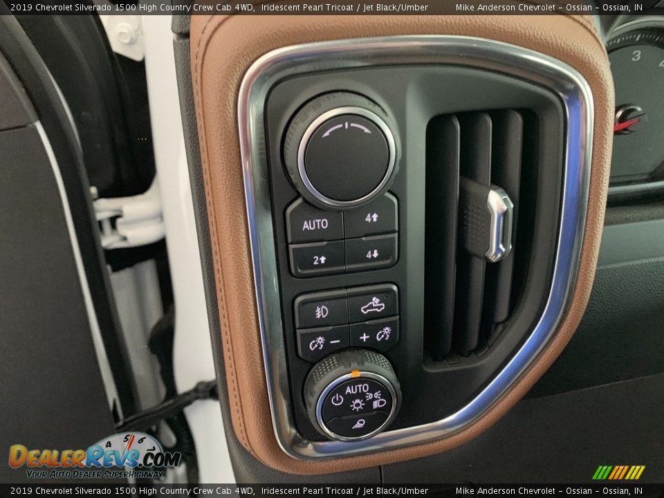 Controls of 2019 Chevrolet Silverado 1500 High Country Crew Cab 4WD Photo #12