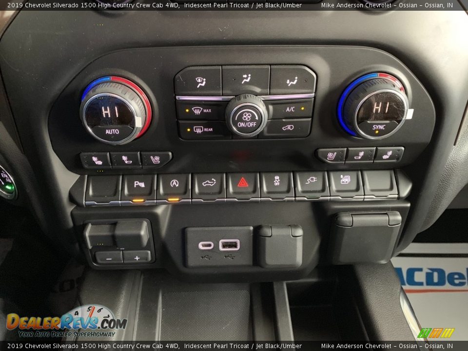 Controls of 2019 Chevrolet Silverado 1500 High Country Crew Cab 4WD Photo #17